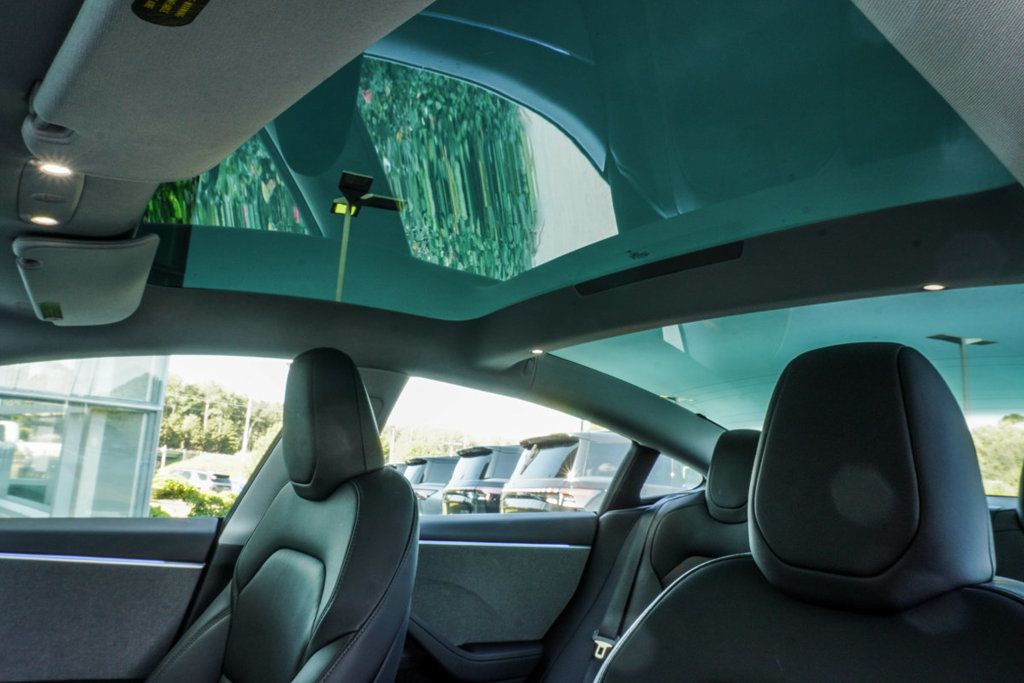 Tesla Model 3 photo 34