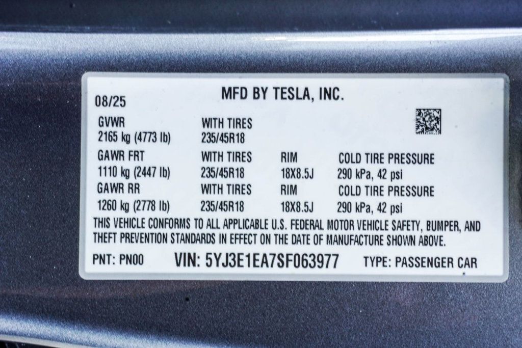 Tesla Model 3 photo 35