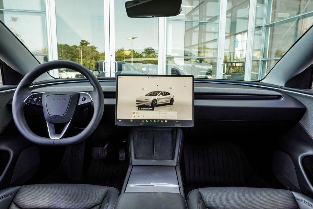 Tesla Model 3 photo 5