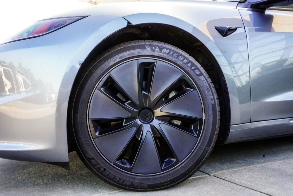 Tesla Model 3 photo 6
