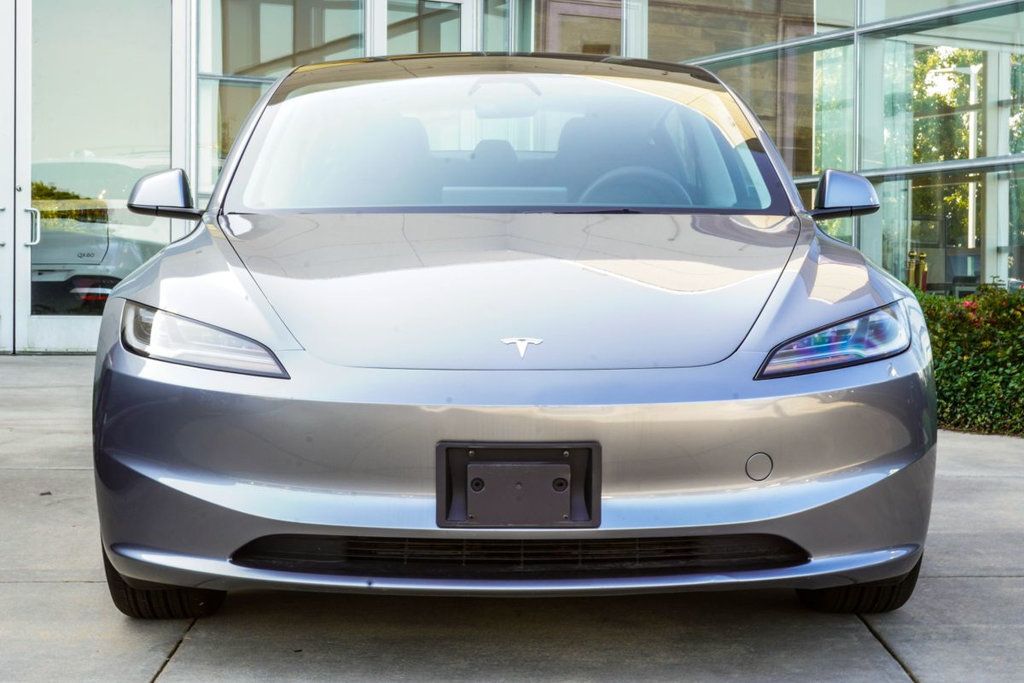 Tesla Model 3 photo 8