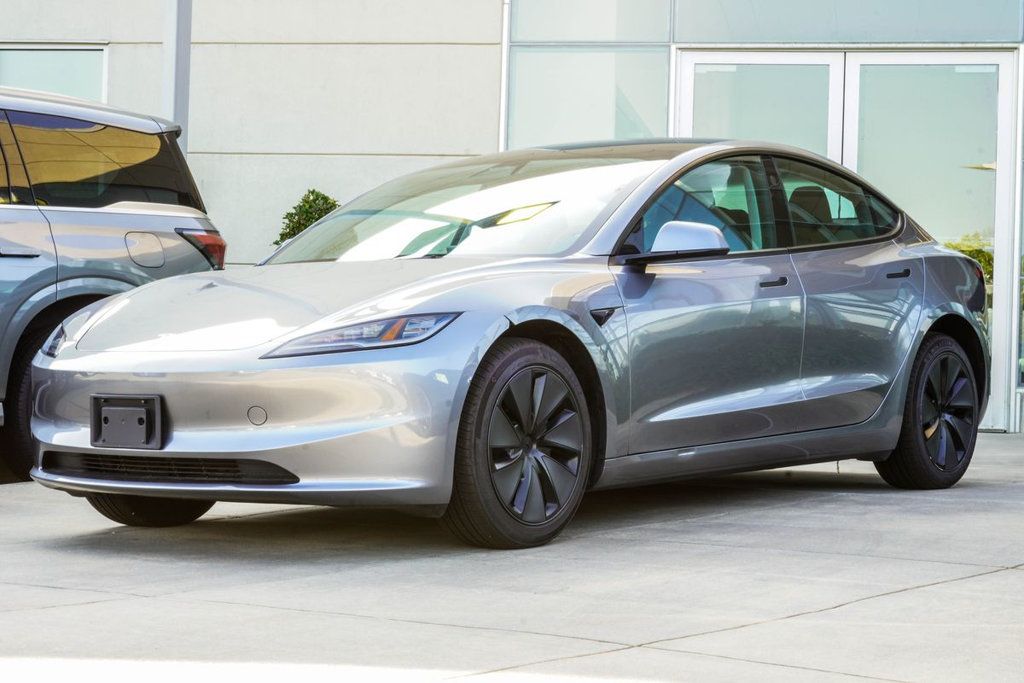 Tesla Model 3 photo 9