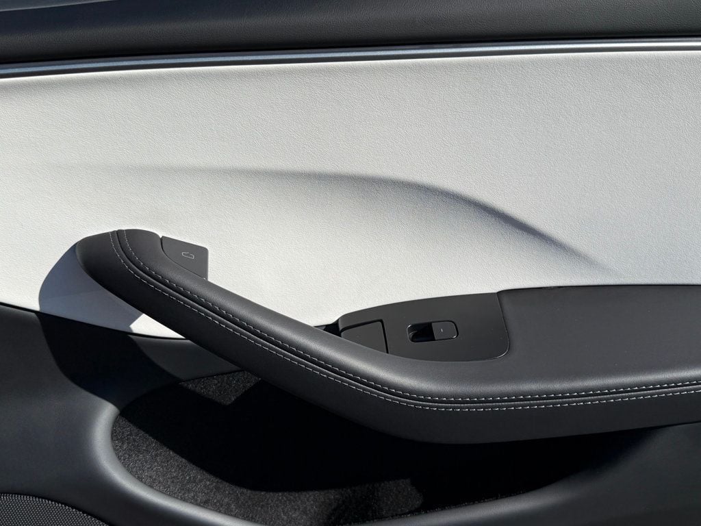 2025 Tesla Model 3 Long Range RWD - 22934378 - 31