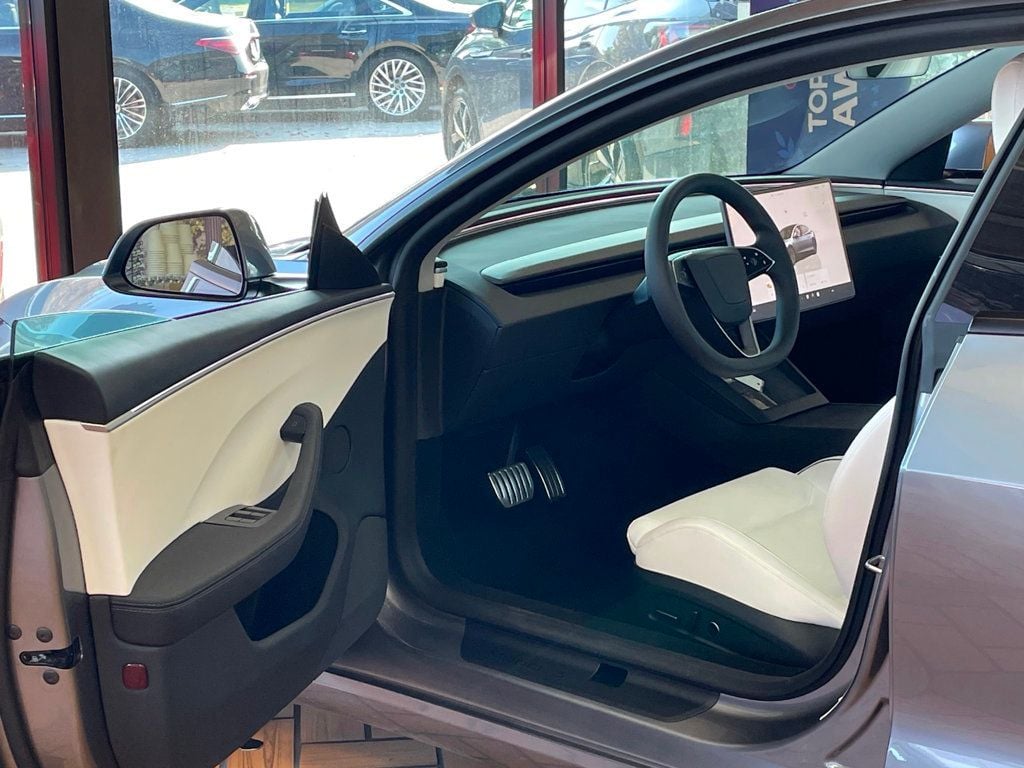 2025 Tesla Model 3 Performance photo 16