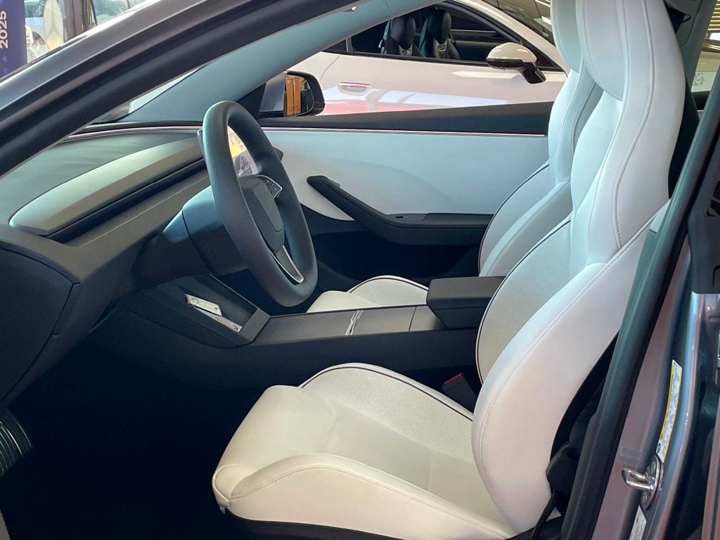 2025 Tesla Model 3 Performance photo 17