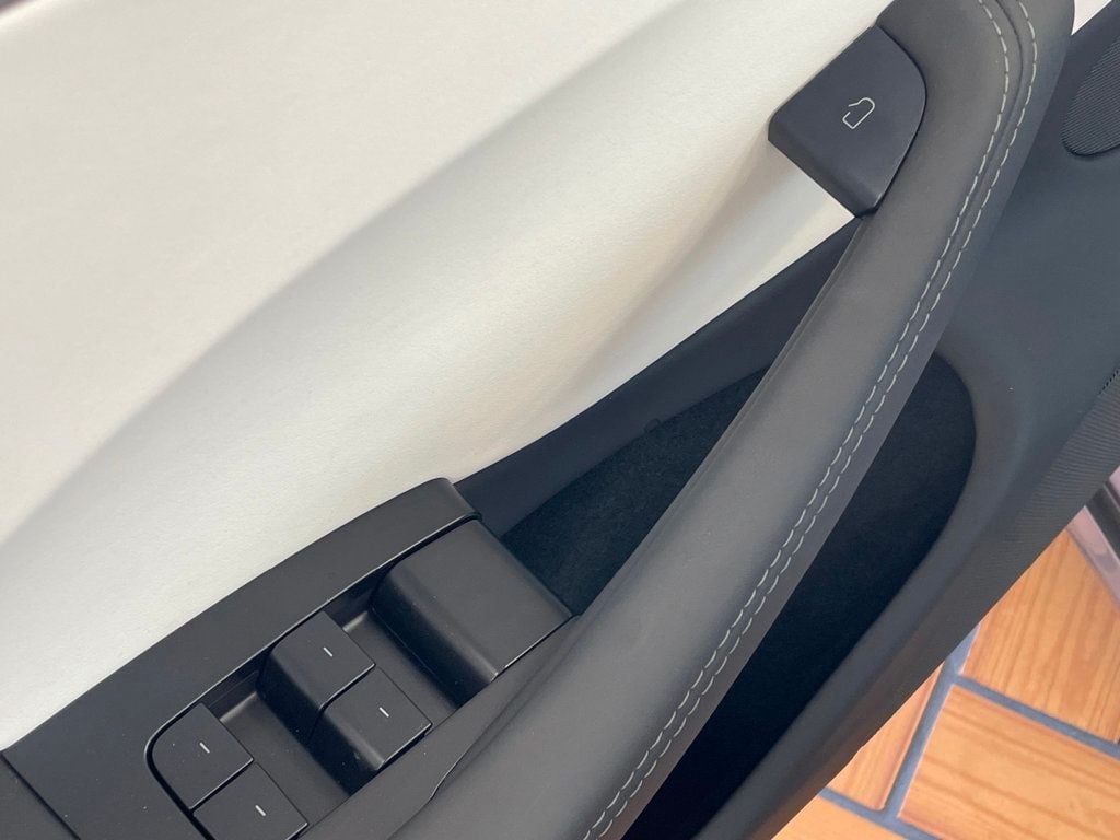 2025 Tesla Model 3 Performance photo 21