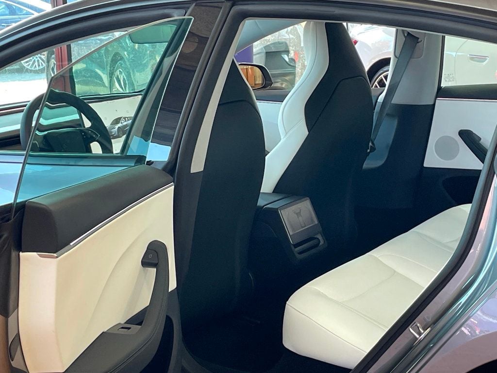 2025 Tesla Model 3 Performance photo 23