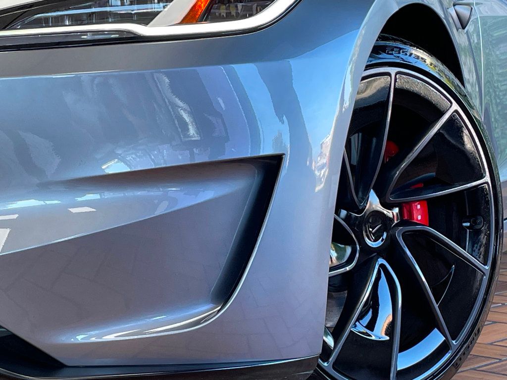 2025 Tesla Model 3 Performance photo 3