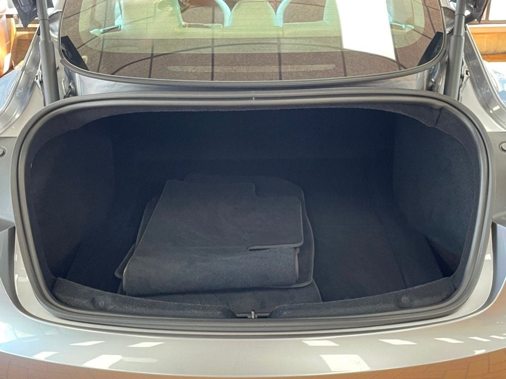 2025 Tesla Model 3 Performance photo 25