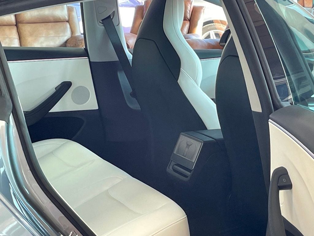 2025 Tesla Model 3 Performance photo 27