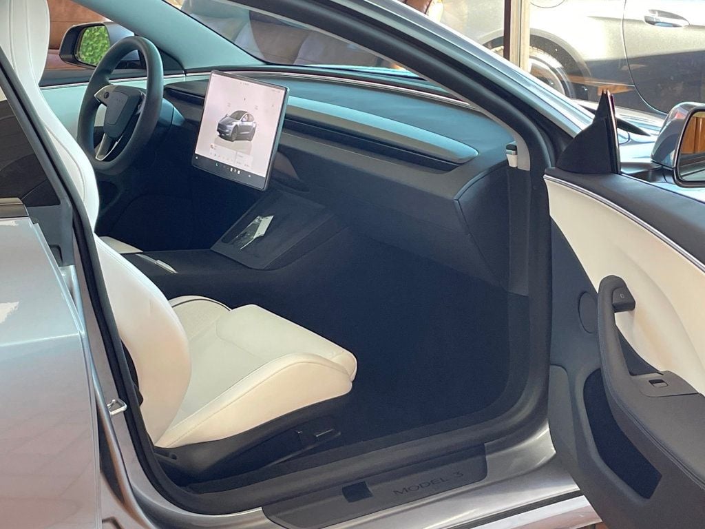 2025 Tesla Model 3 Performance photo 29