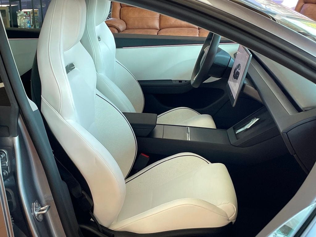 2025 Tesla Model 3 Performance photo 30