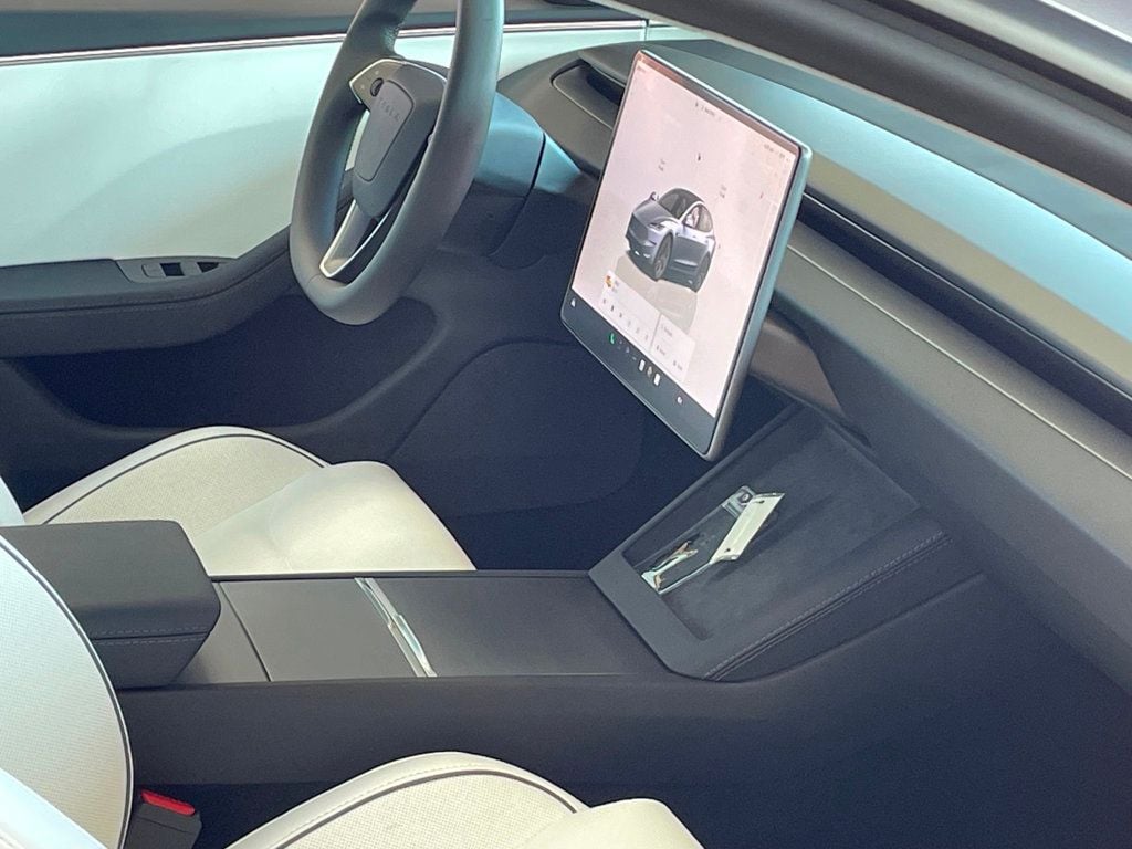 2025 Tesla Model 3 Performance photo 32