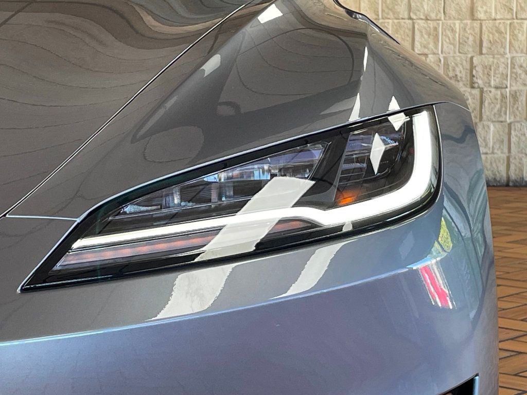 2025 Tesla Model 3 Performance photo 5