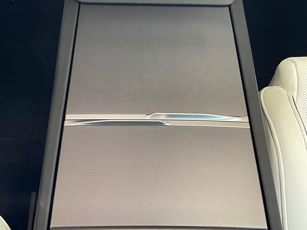 2025 Tesla Model 3 Performance photo 40