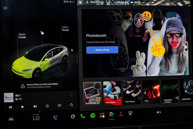 2025 Tesla Model 3 Performance AWD - 23028557 - 27