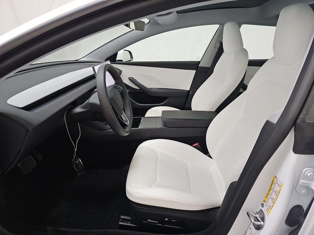 2025 Tesla Model 3 REAR SCREEN PEARL WHITE PAINT 18 INCH PHOTON WHEELS! WHITE GUTS! - 22948406 - 13