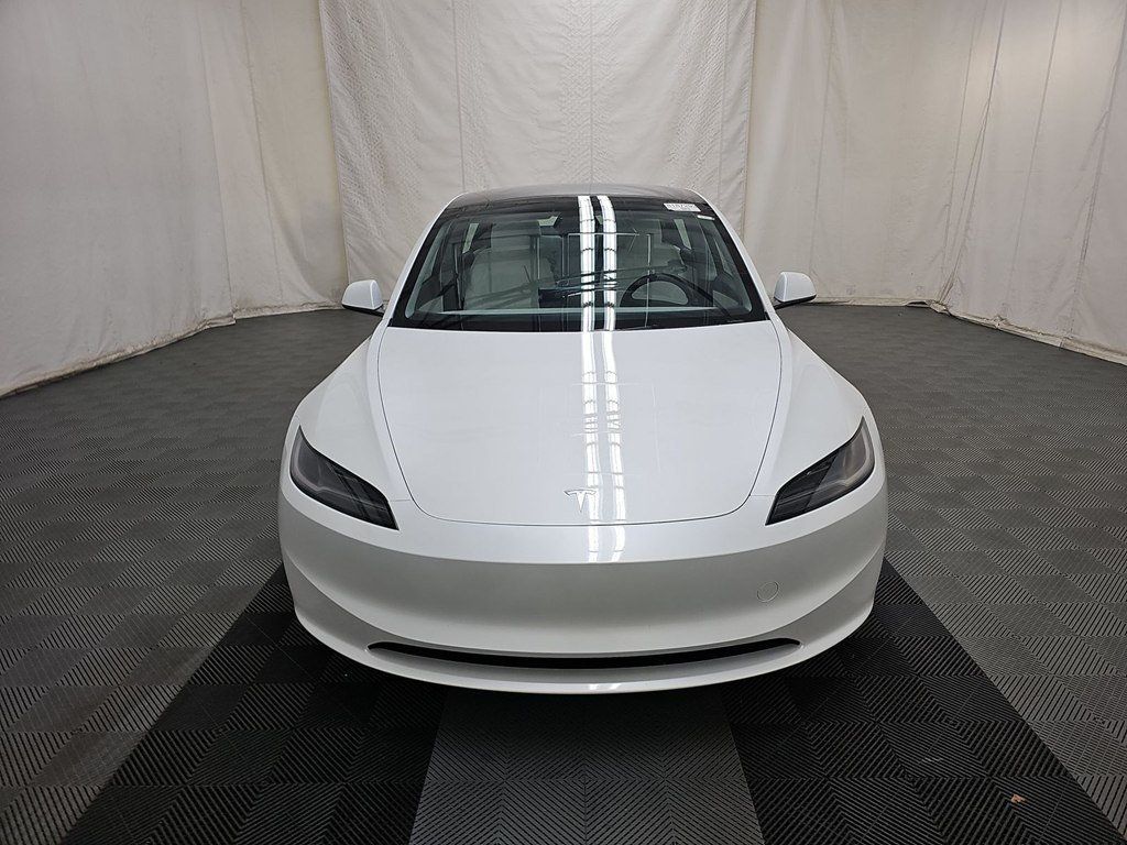 2025 Tesla Model 3 REAR SCREEN PEARL WHITE PAINT 18 INCH PHOTON WHEELS! WHITE GUTS! - 22948406 - 1