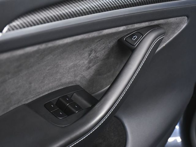 2025 Tesla Model Y Long Range - 22994138 - 9