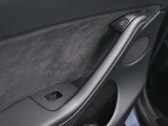 2025 Tesla Model Y Long Range - 22994138 - 14