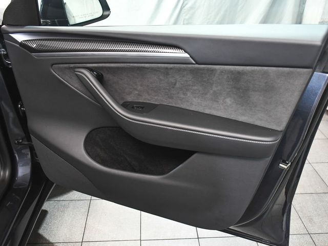 2025 Tesla Model Y Long Range - 22994138 - 18