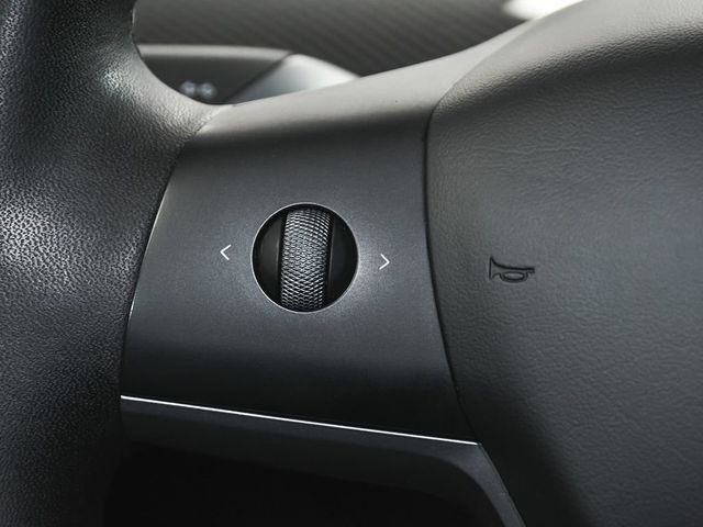 2025 Tesla Model Y Long Range - 22994138 - 31