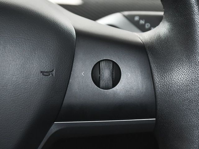 2025 Tesla Model Y Long Range - 22994138 - 32