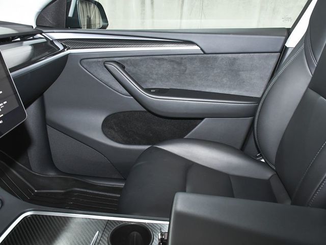 2025 Tesla Model Y Long Range - 22994138 - 39