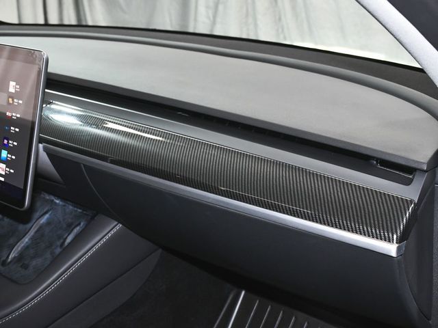 2025 Tesla Model Y Long Range - 22994138 - 52