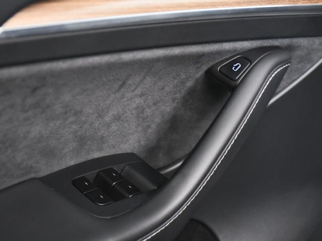 2025 Tesla Model Y Long Range - 23011162 - 9