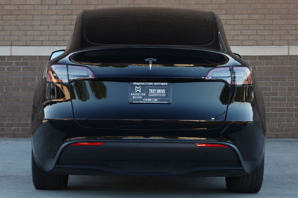 Tesla Model Y photo 10
