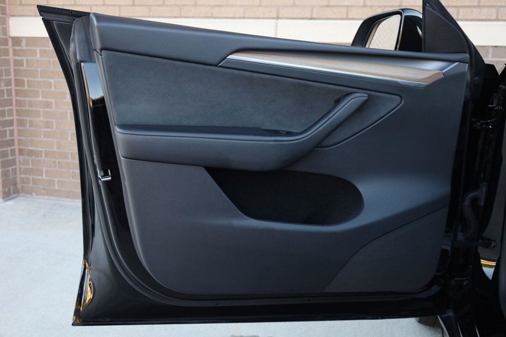 Tesla Model Y photo 15