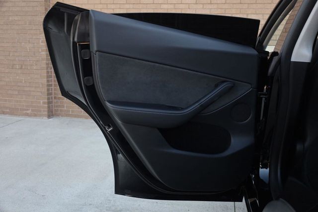 2025 Tesla Model Y Long Range - 23083408 - 19