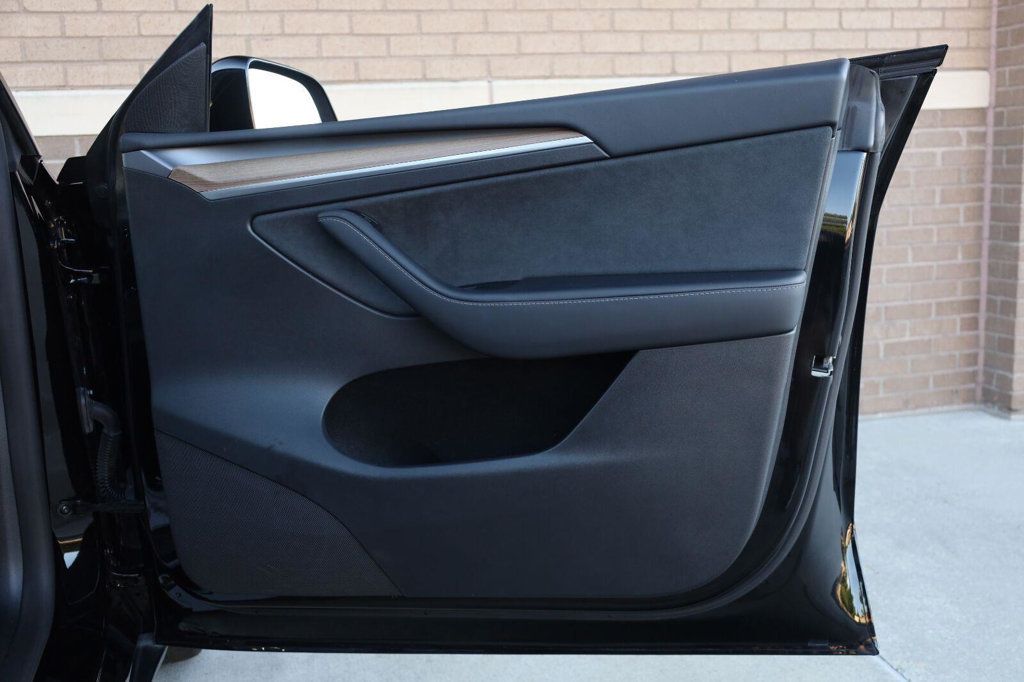 Tesla Model Y photo 26