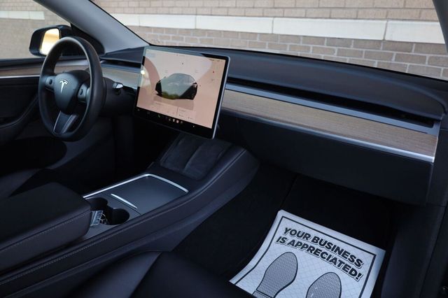 2025 Tesla Model Y Long Range - 23083408 - 28