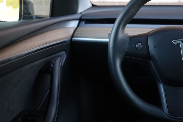 2025 Tesla Model Y Long Range - 23083408 - 31