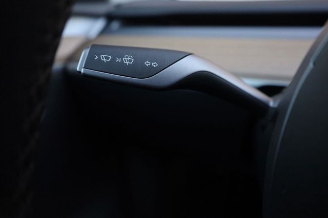 2025 Tesla Model Y Long Range - 23083408 - 33