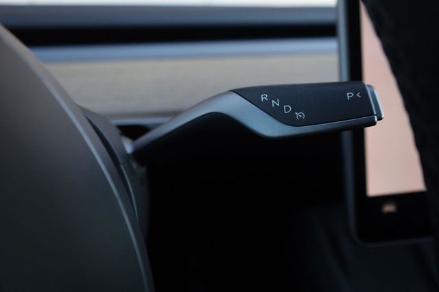2025 Tesla Model Y Long Range - 23083408 - 34