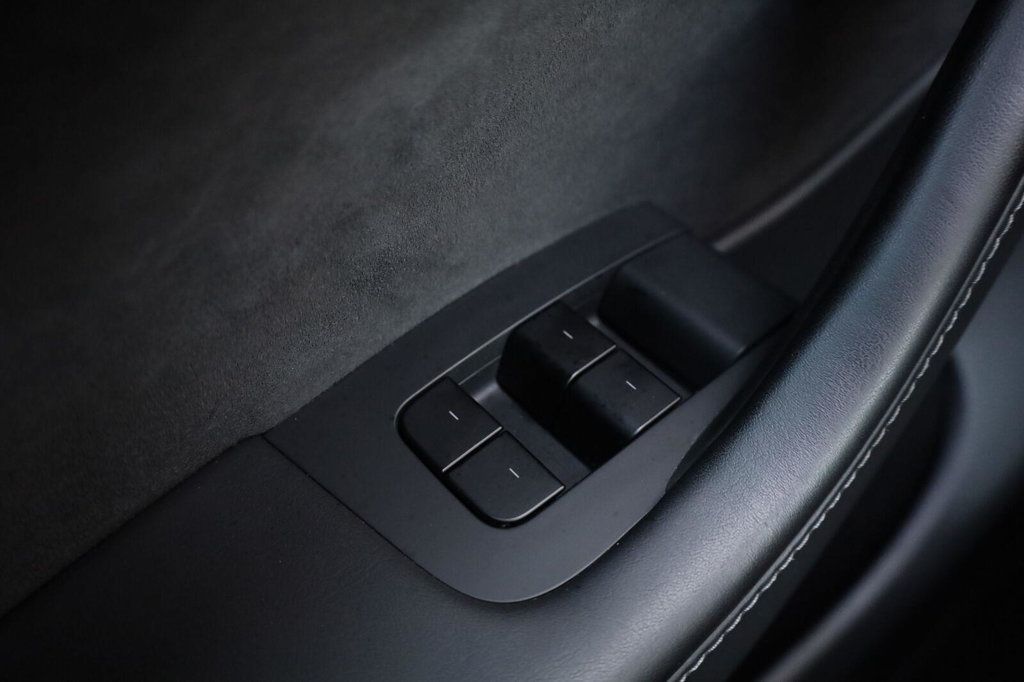 Tesla Model Y photo 38