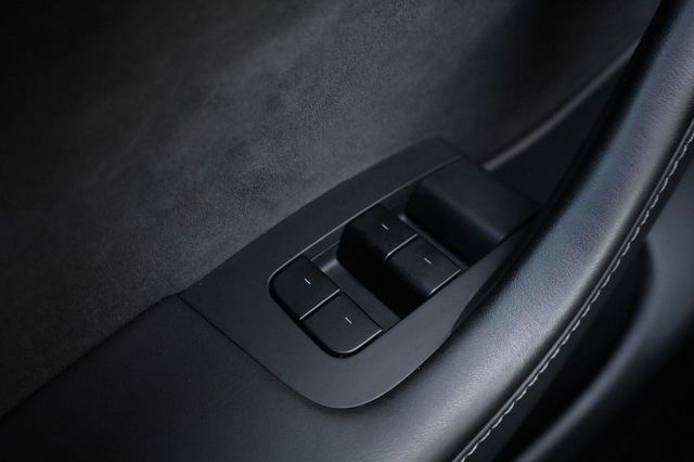 2025 Tesla Model Y Long Range - 23083408 - 37