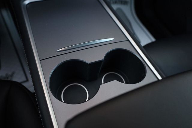 2025 Tesla Model Y Long Range - 23083408 - 38