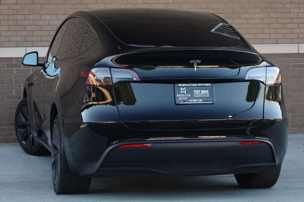 Tesla Model Y photo 9