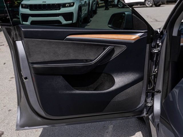 2025 Tesla Model Y Long Range - 23078120 - 10