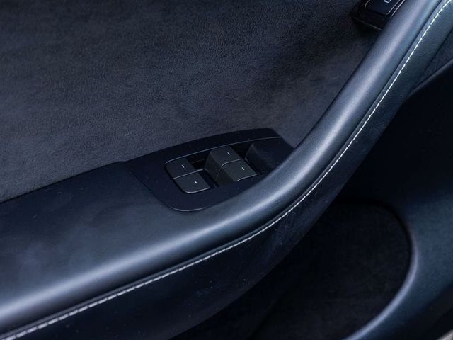 2025 Tesla Model Y Long Range - 23078120 - 11