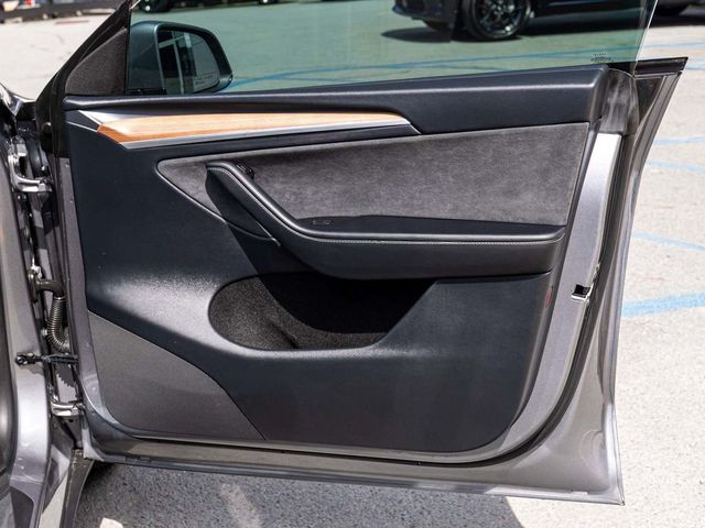 2025 Tesla Model Y Long Range - 23078120 - 12