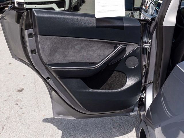 2025 Tesla Model Y Long Range - 23078120 - 13