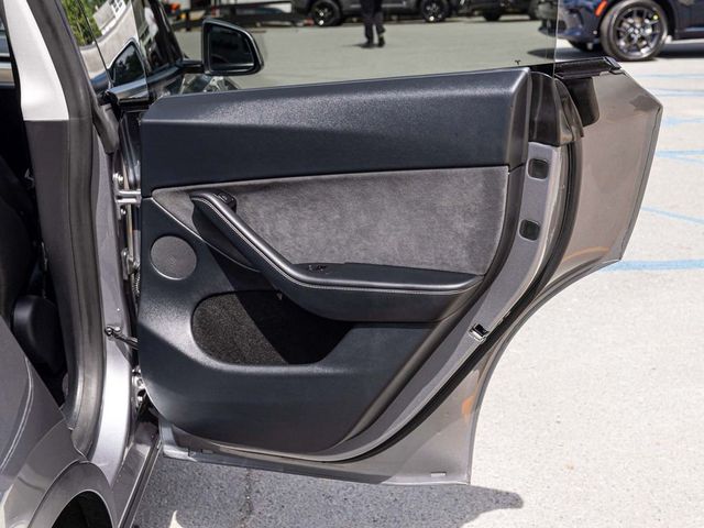 2025 Tesla Model Y Long Range - 23078120 - 14