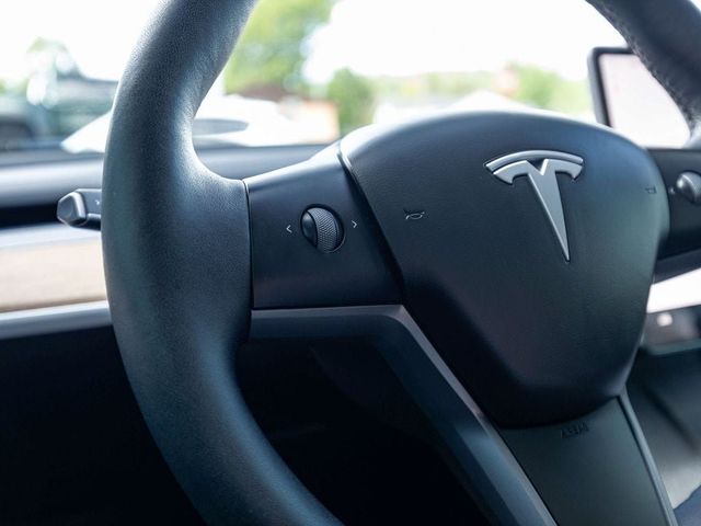 2025 Tesla Model Y Long Range - 23078120 - 18
