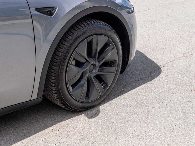 2025 Tesla Model Y Long Range - 23078120 - 8