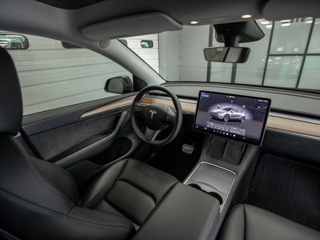 2025 Tesla Model Y Long Range AWD - 22983164 - 16